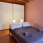 Roel Apartments Ponte Pietra